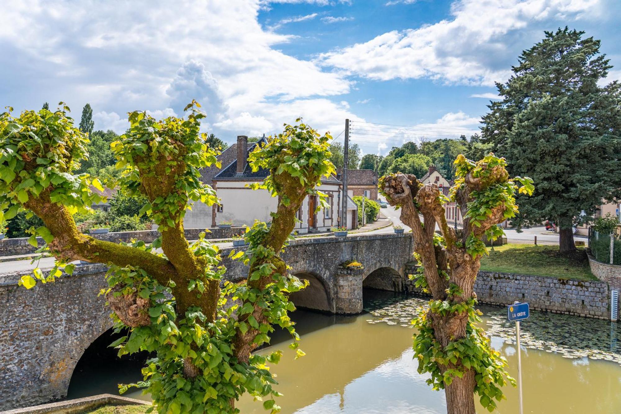Welcome To Illiers-Combray Buitenkant foto